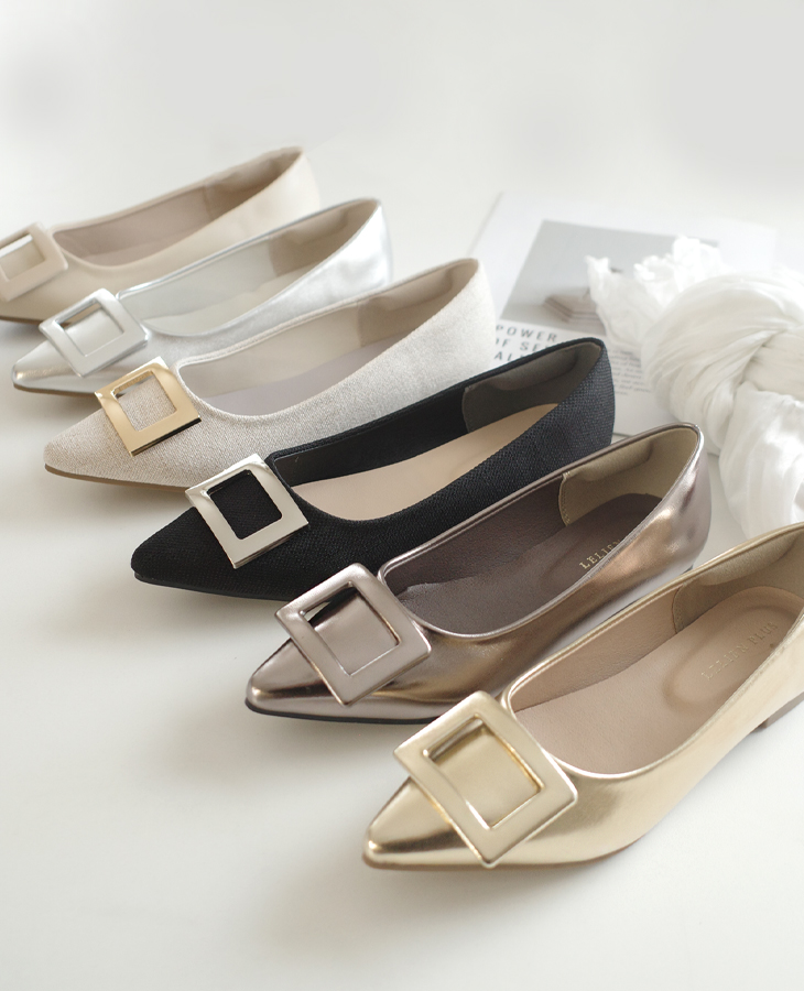 バックル付きフラットパンプス