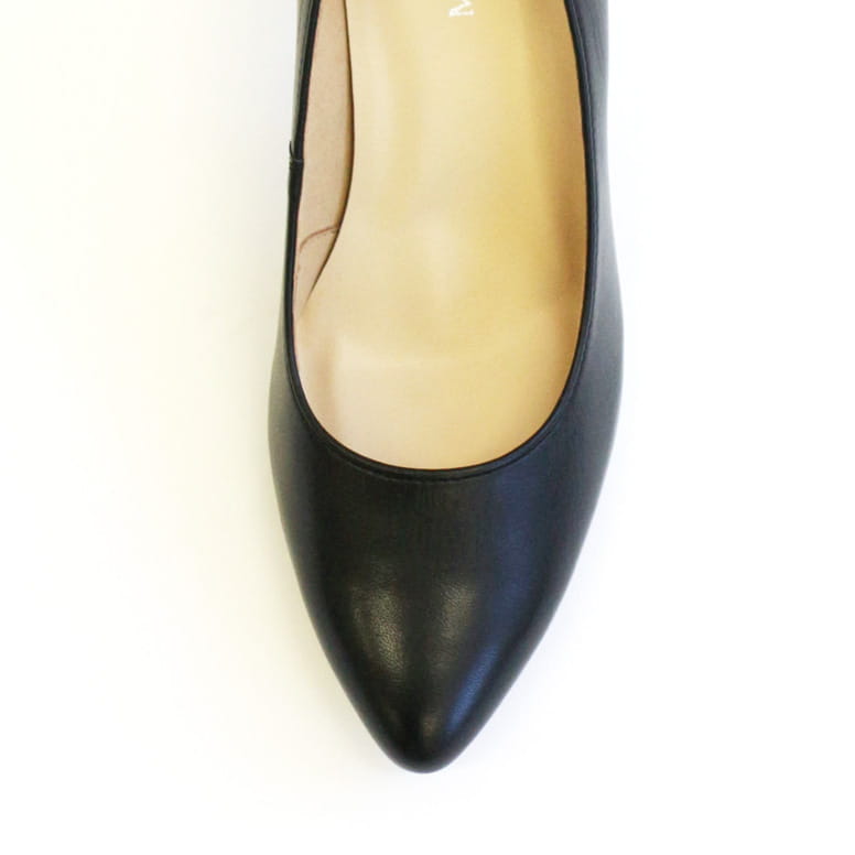 ポインテッドトゥパンプス