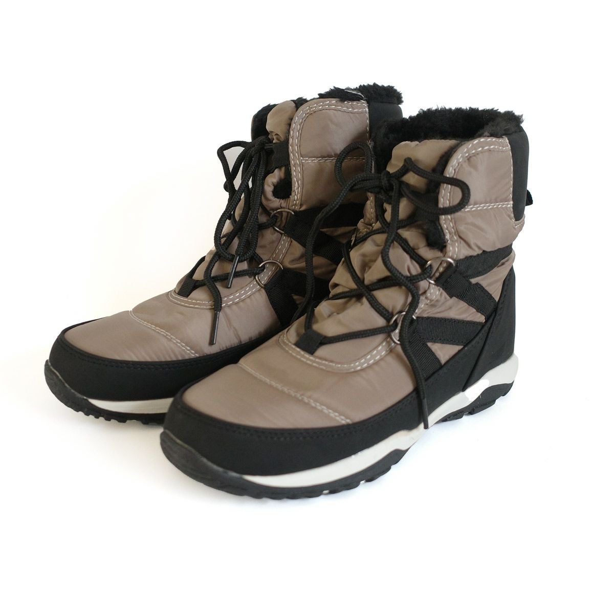 ベージュ×ブラック