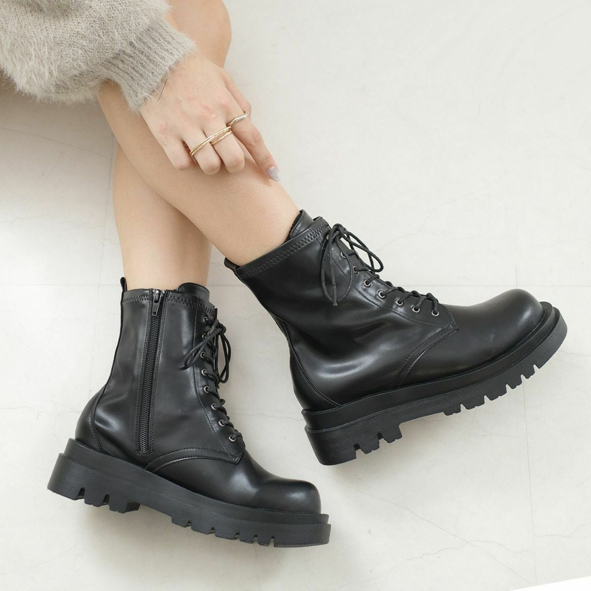 レースアップ 編み上げ ブーツコンバットブーツトラックソール厚底